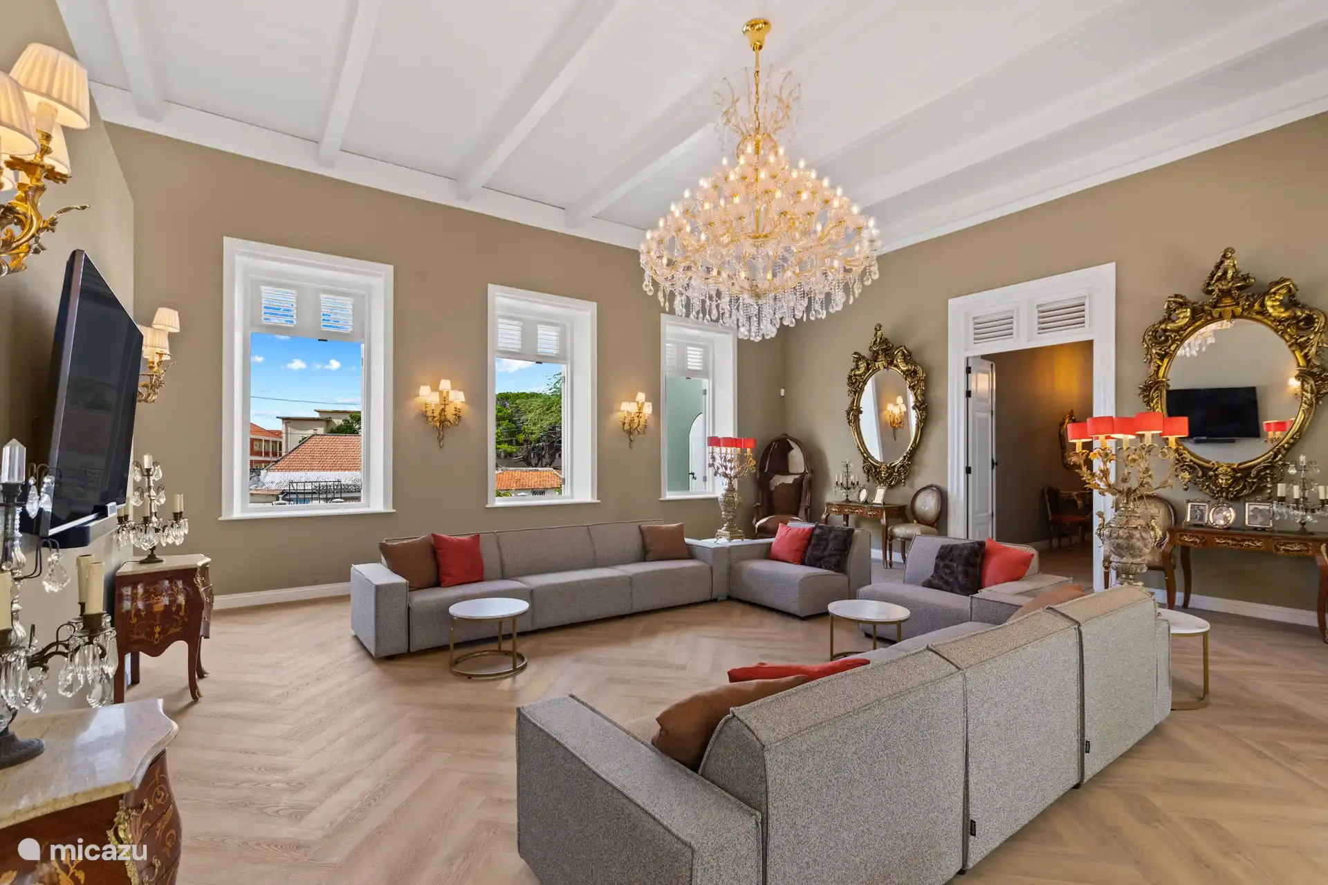 Luxuriöses, geräumiges Wohnzimmer