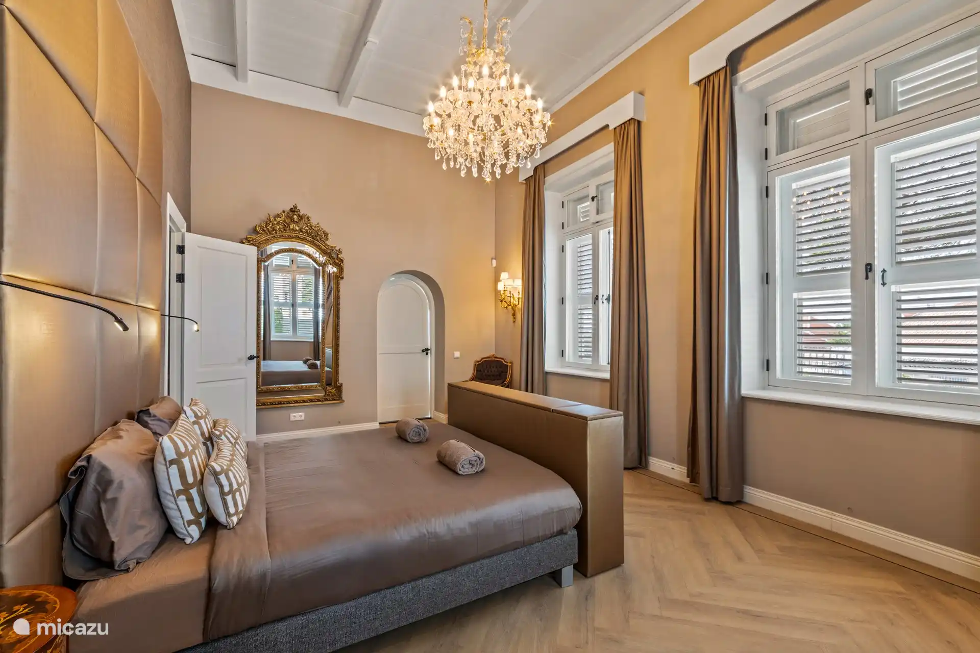 Luxuriöses Schlafzimmer 2 mit Bad und Klimaanlage