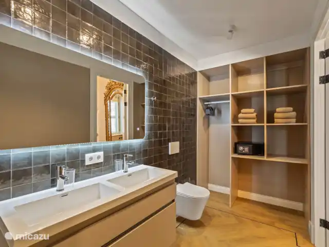 Maison de campagne Kranshi, centre Willemstad | Curaçao, Curaçao-Centre, Willemstad - manoir / château Salle de bain avec douche et WC