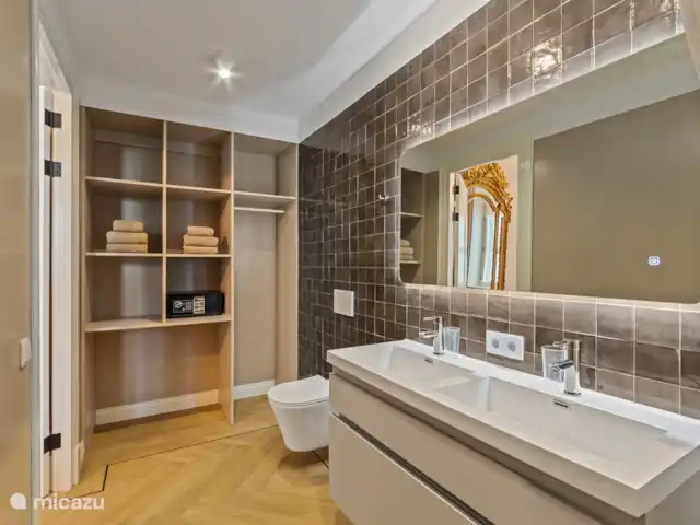 Maison de campagne Kranshi, centre Willemstad | Curaçao, Curaçao-Centre, Willemstad - manoir / château Salle de bain avec douche et WC