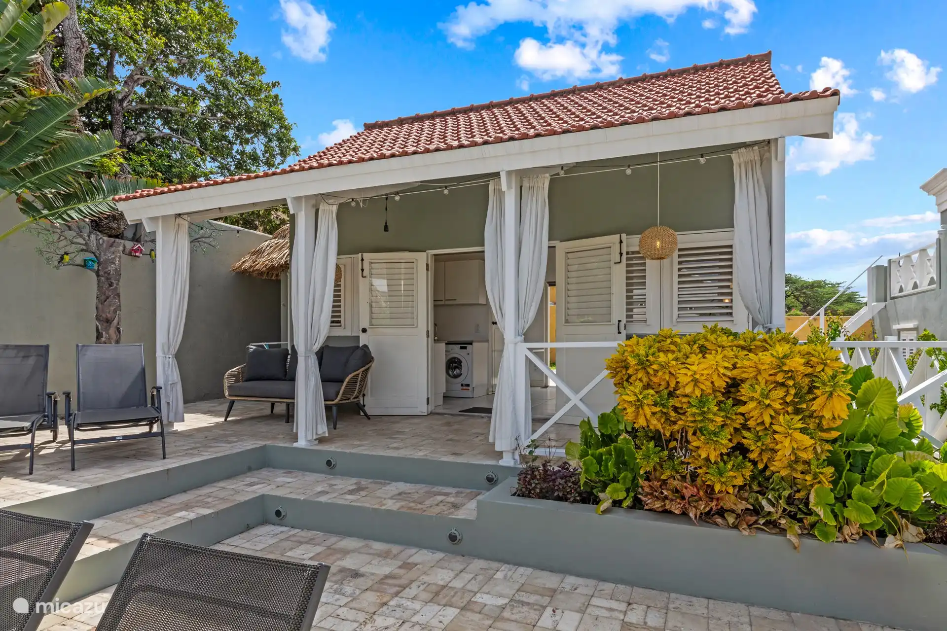 Das Studio mit Doppelbett, Küche, Bad und Klimaanlage