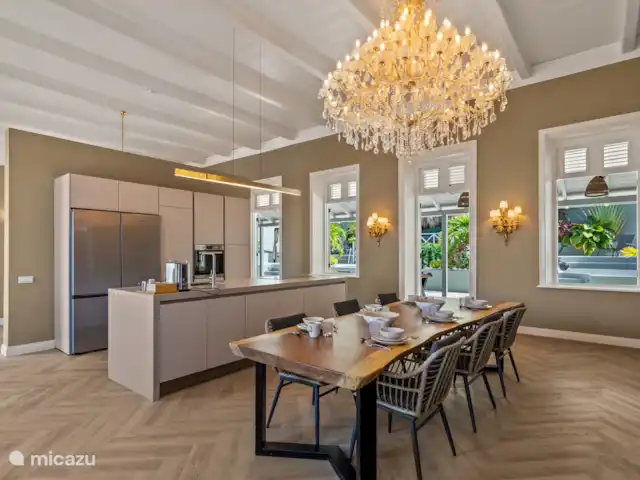 Maison de campagne Kranshi, centre Willemstad | Curaçao, Curaçao-Centre, Willemstad - manoir / château Cuisine spacieuse avec un coin repas confortable