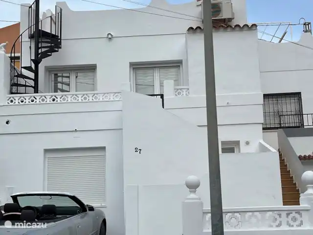 Sol en España, Costa Blanca, Albir - casa paredada Fachada con parking privado