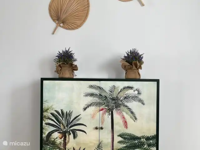 Sol en España, Costa Blanca, Albir - casa paredada Salón armario para gafas