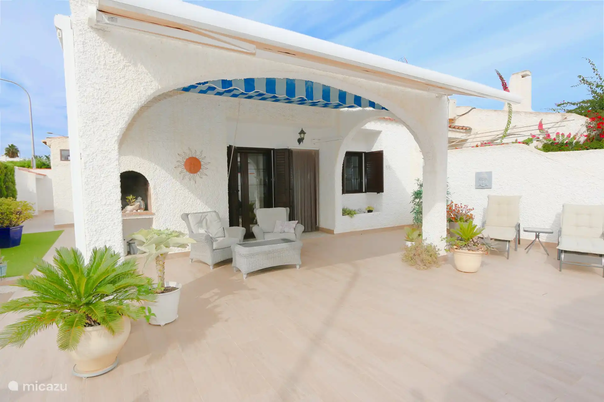 Terrasse mit Markise