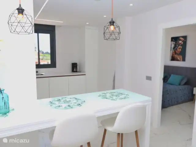 Precioso ático en el centro en España, Murcia, San Pedro del Pinatar - penthouse Cocina con barra