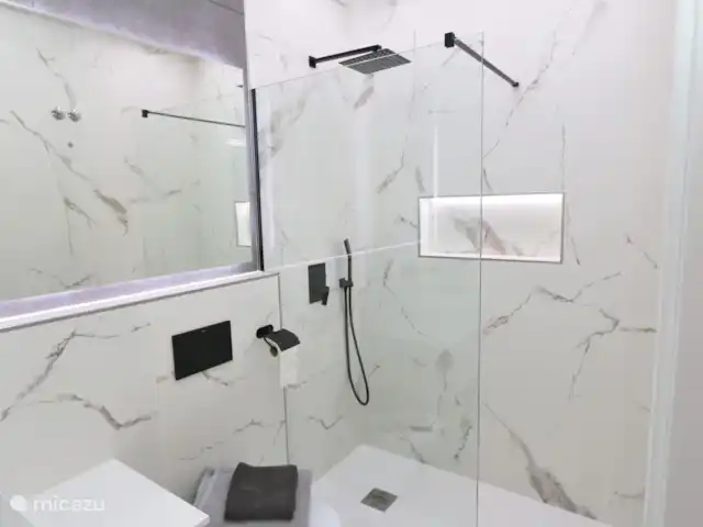 Precioso ático en el centro en España, Murcia, San Pedro del Pinatar - penthouse Cuarto de baño con ducha a ras de suelo
