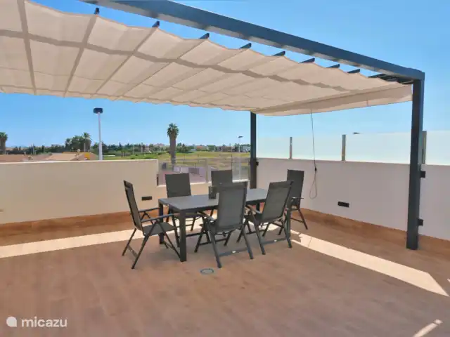 Precioso ático en el centro en España, Murcia, San Pedro del Pinatar - penthouse Terraza en la azotea con mesa de comedor