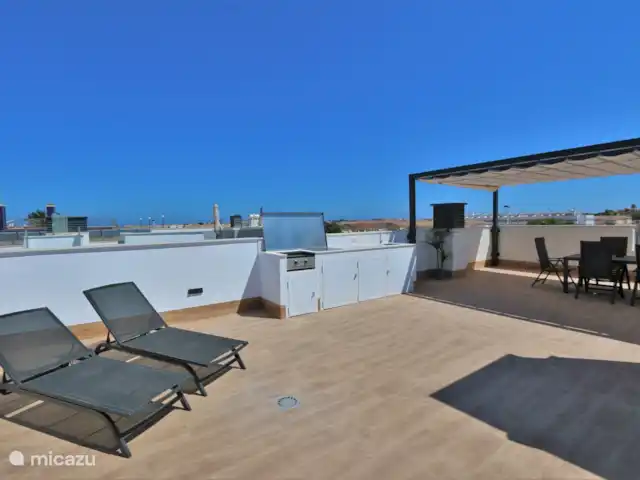 Precioso ático en el centro en España, Murcia, San Pedro del Pinatar - penthouse Terraza en la azotea con tumbonas