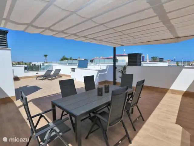 Precioso ático en el centro en España, Murcia, San Pedro del Pinatar - penthouse Terraza en la azotea con mesa de comedor