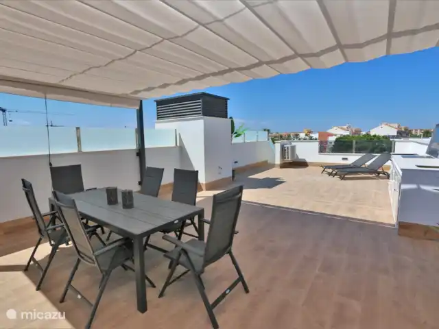 Precioso ático en el centro en España, Murcia, San Pedro del Pinatar - penthouse Terraza en la azotea con mesa de comedor