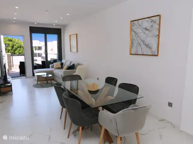 Precioso ático en el centro en España, Murcia, San Pedro del Pinatar - penthouse Mesa de comedor y sala de estar