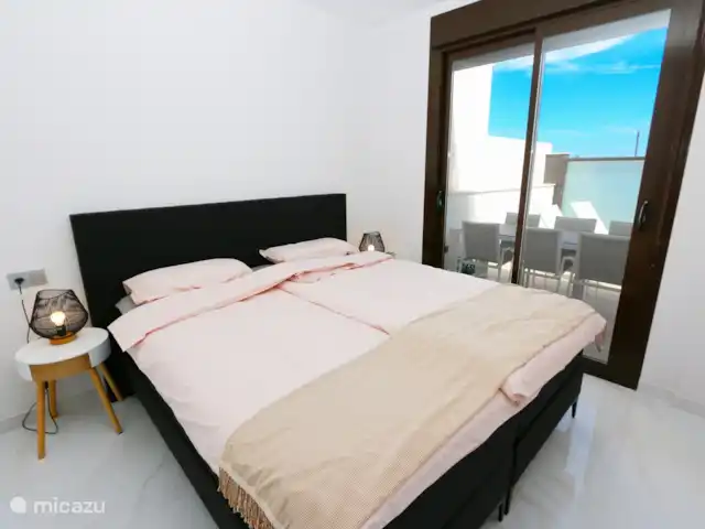 Casa familiar con piscina privada en España, Murcia, San Pedro del Pinatar - casa vacacional Dormitorio con cama doble