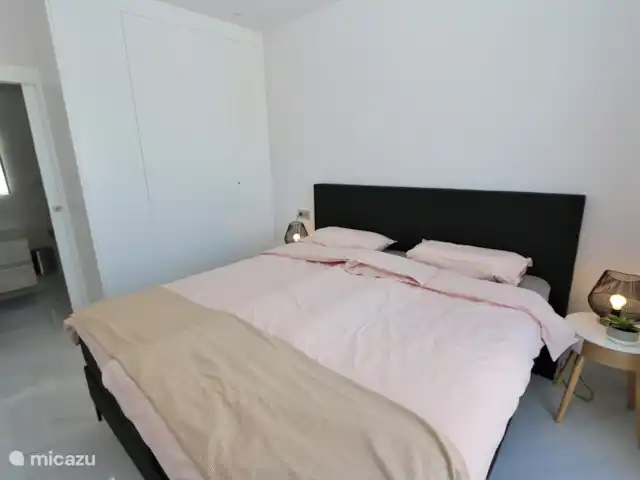 Casa familiar con piscina privada en España, Murcia, San Pedro del Pinatar - casa vacacional Dormitorio con cama doble