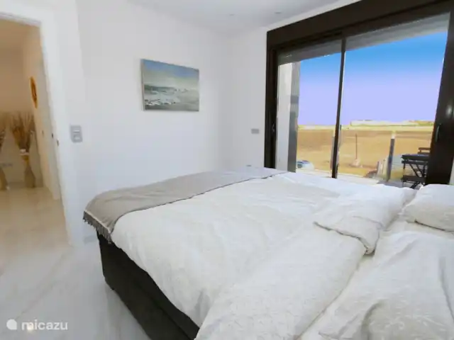 Casa familiar con piscina privada en España, Murcia, San Pedro del Pinatar - casa vacacional Dormitorio con cama doble