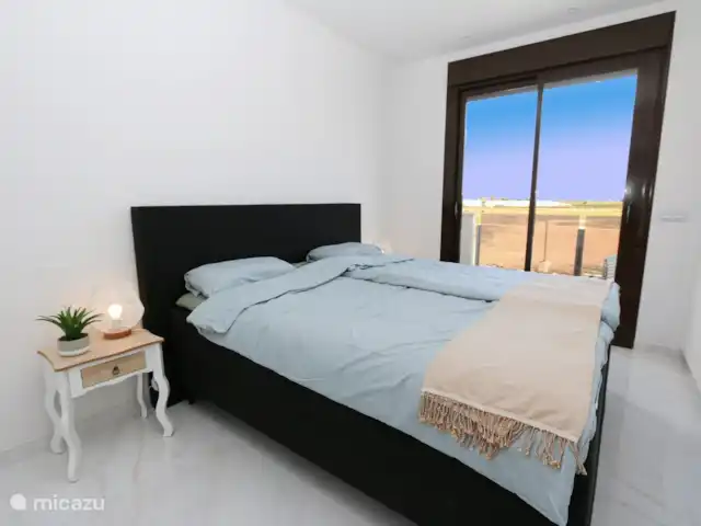 Casa familiar con piscina privada en España, Murcia, San Pedro del Pinatar - casa vacacional Dormitorio con cama doble