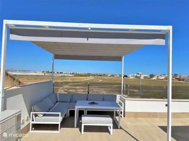 Casa familiar con piscina privada en España, Murcia, San Pedro del Pinatar - casa vacacional Terraza con conjunto de salón