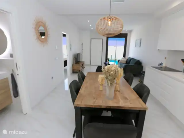 Casa familiar con piscina privada en España, Murcia, San Pedro del Pinatar - casa vacacional Mesa de comedor