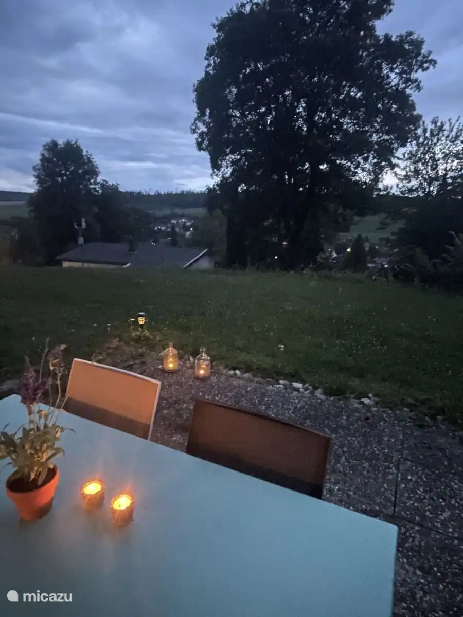 Genießen Sie den Abend auf der Terrasse