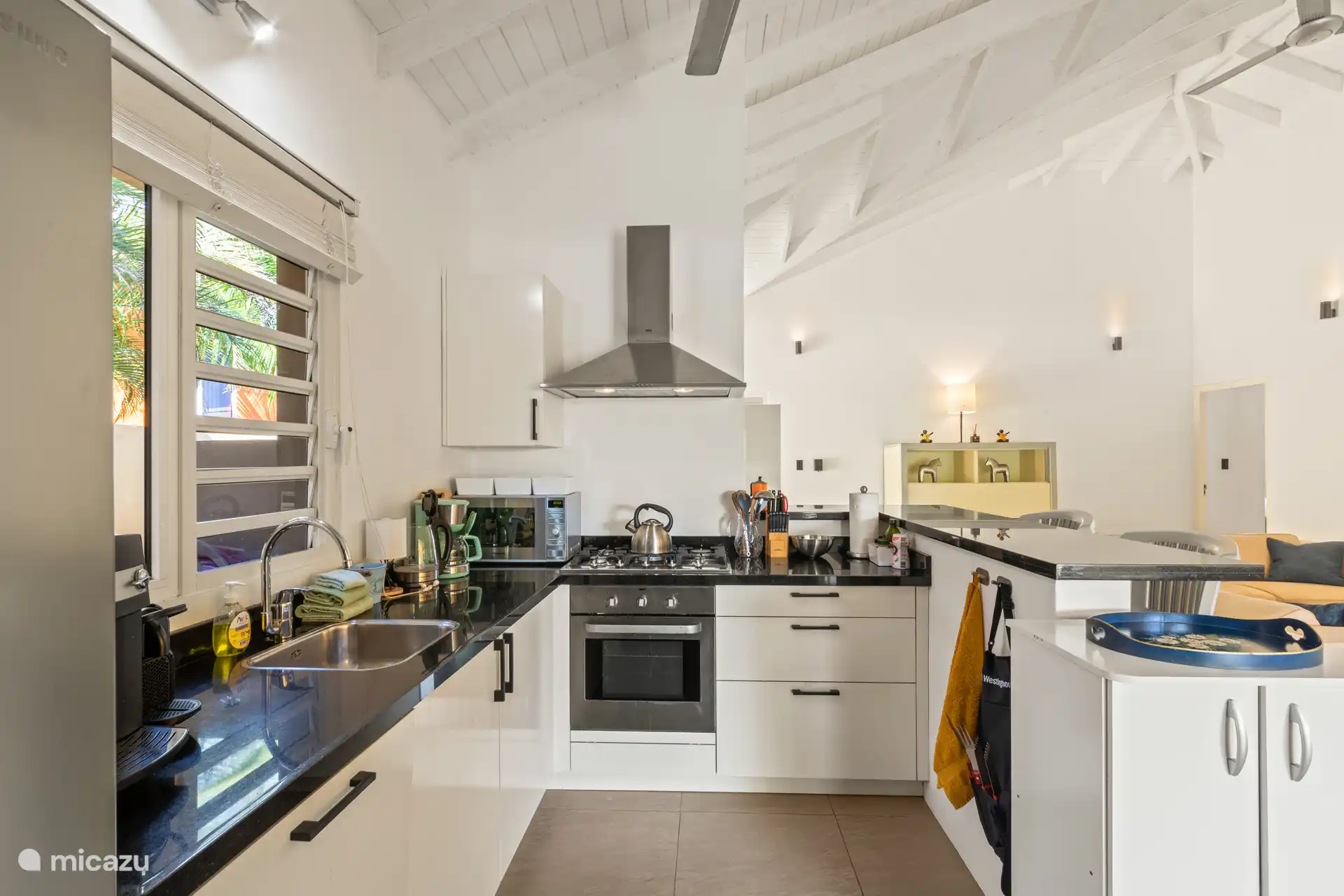 Keuken, van alle gemakken voorzien