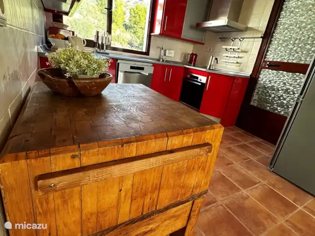 Paraíso del Mar | Espagne, Costa Tropical, La Herradura - appartement La cuisine avec buanderie attenante, où se trouve la machine à laver.