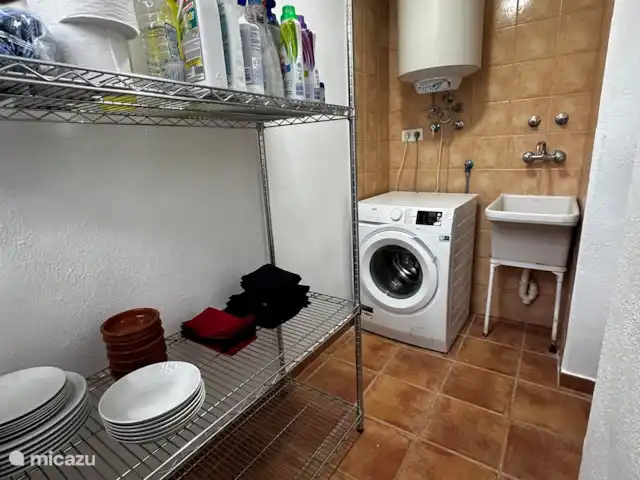 Paraíso del Mar | Espagne, Costa Tropical, La Herradura - appartement Garde-manger et buanderie avec installations de lavage.