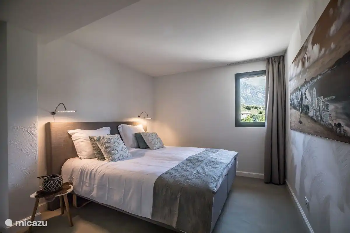 Attraktives Schlafzimmer mit komfortabler Federkiste