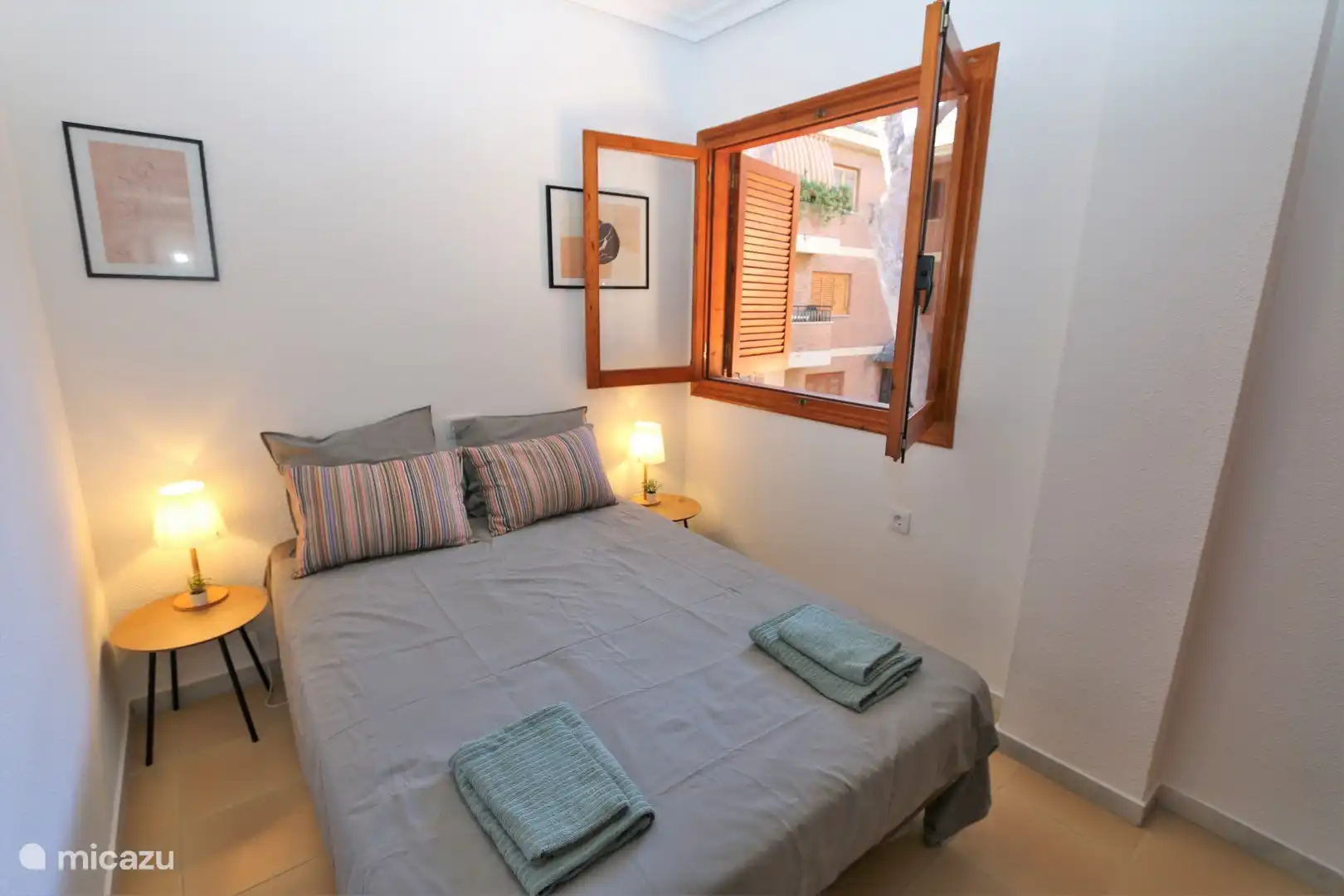 Schlafzimmer mit Doppelbett