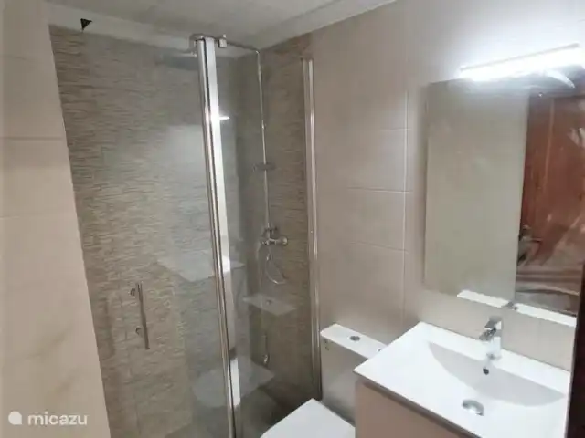 Apartamento en primera línea de playa en España, Murcia, San Pedro del Pinatar - apartamento Baño