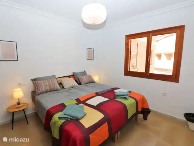 Apartamento en primera línea de playa en España, Murcia, San Pedro del Pinatar - apartamento Dormitorio con cama doble