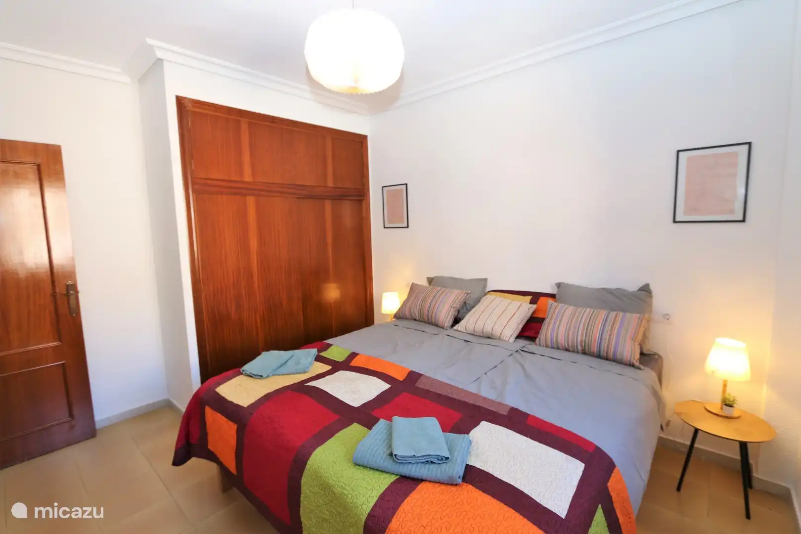 Schlafzimmer mit Doppelbett