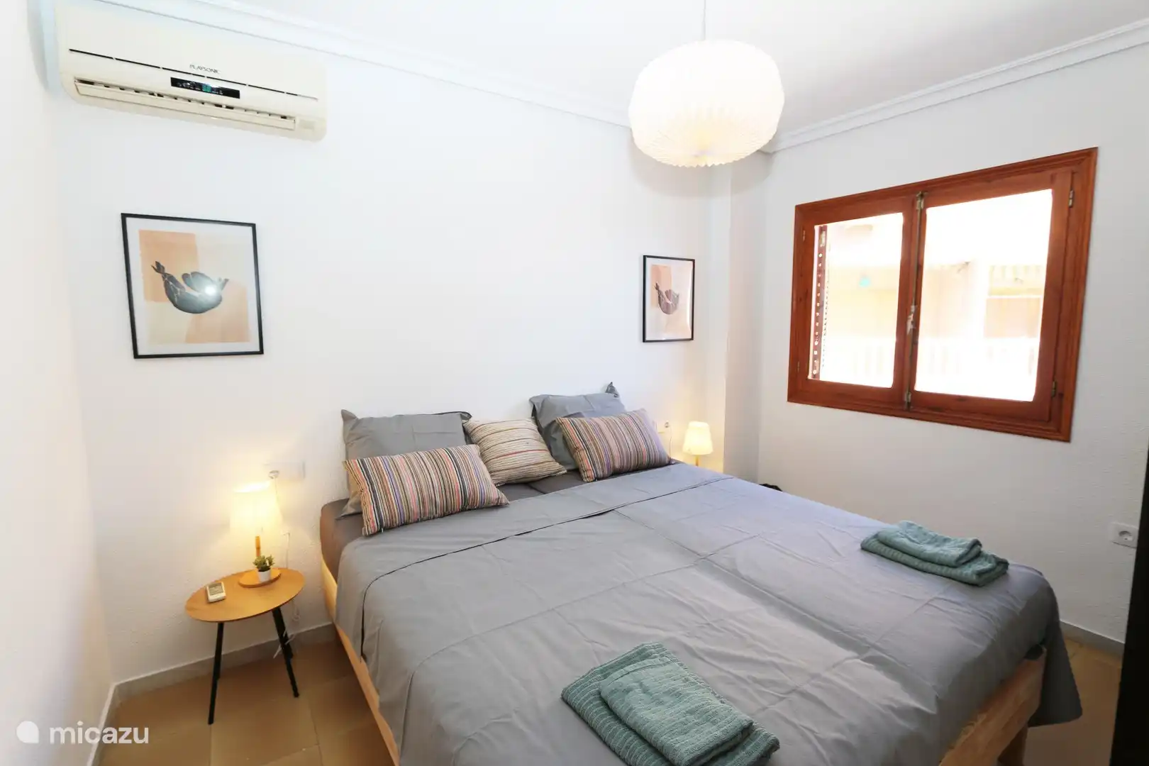 Schlafzimmer mit Doppelbett