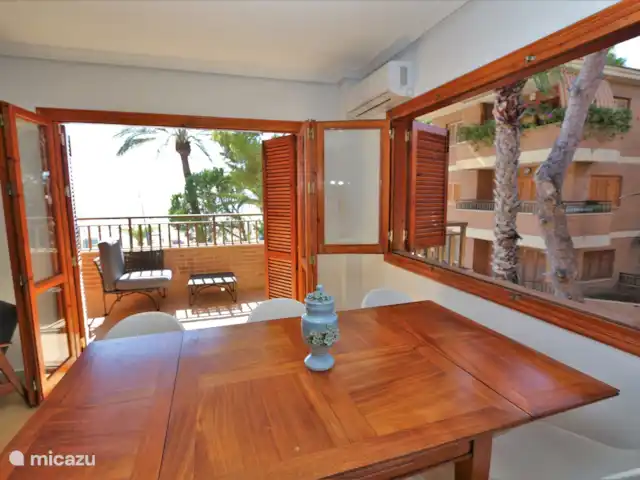 Apartamento en primera línea de playa en España, Murcia, San Pedro del Pinatar - apartamento Comedor