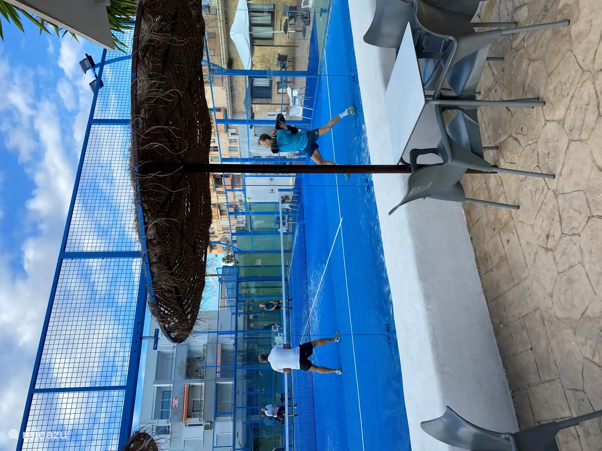 Terrain de padel (Paris 24) au coin de la rue