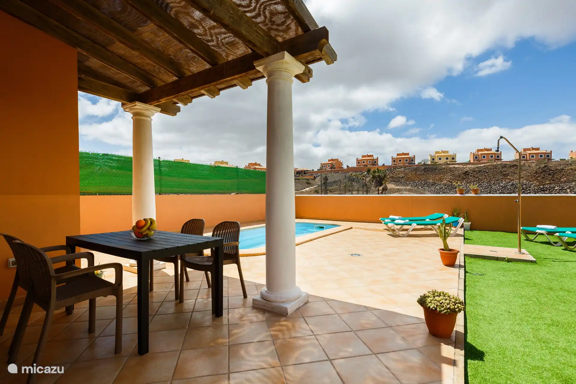 Veranda mit Esstisch 