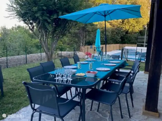 Le Cairy | France, Dordogne, Sarlat-la-Canéda - maison de vacances La grande table à manger sur la terrasse