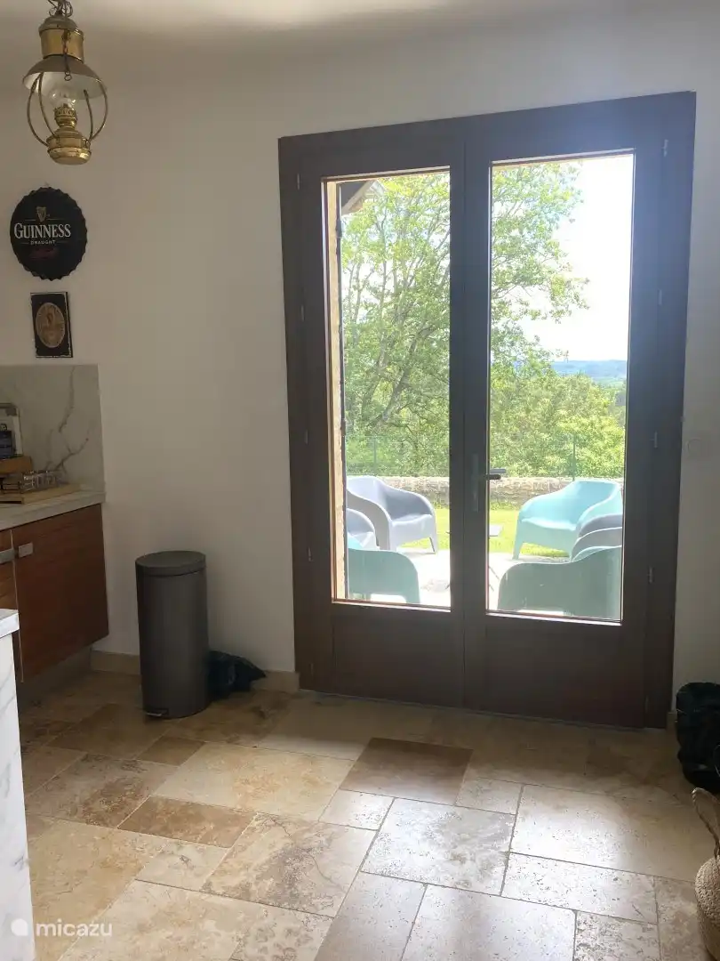 Direkt von der Küche auf die Terrasse