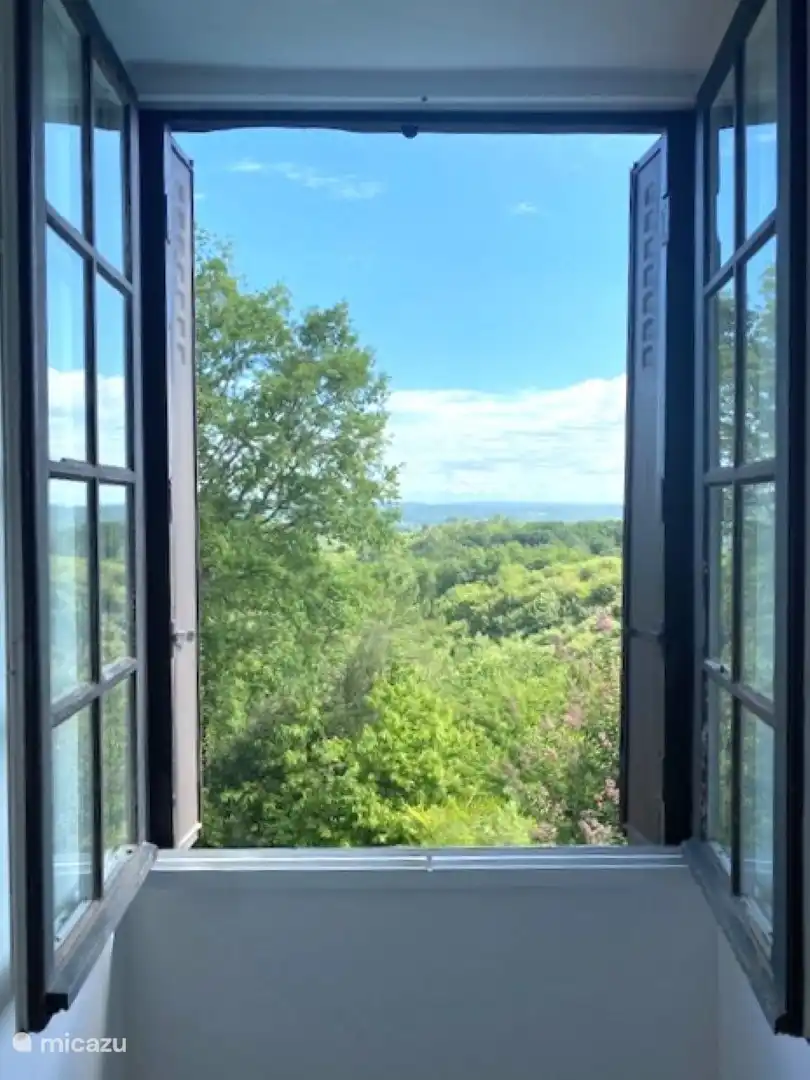 Schöne Aussicht vom ersten Stock über das Tal