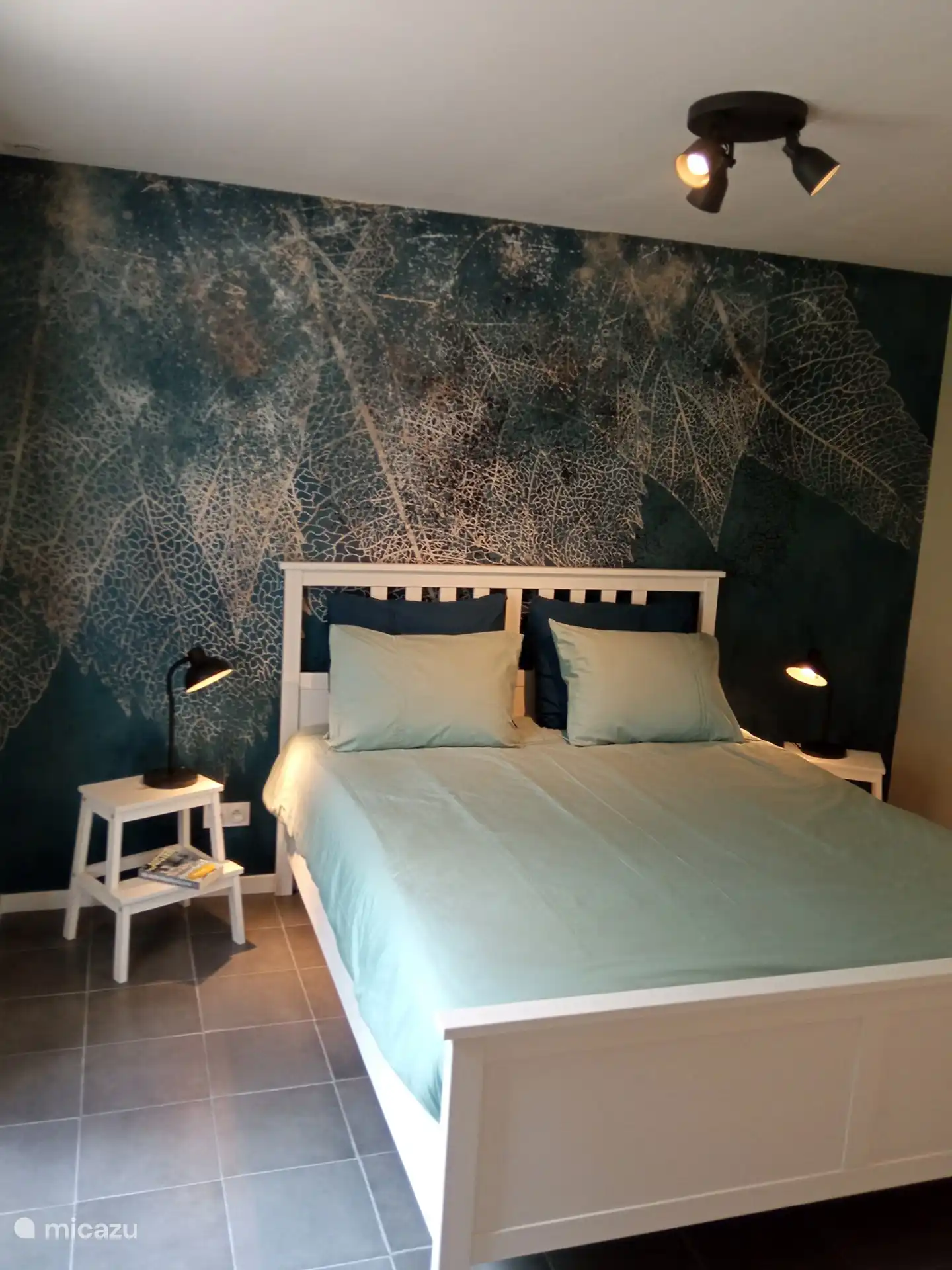 Schlafzimmer mit bequemem Doppelbett (160x200)