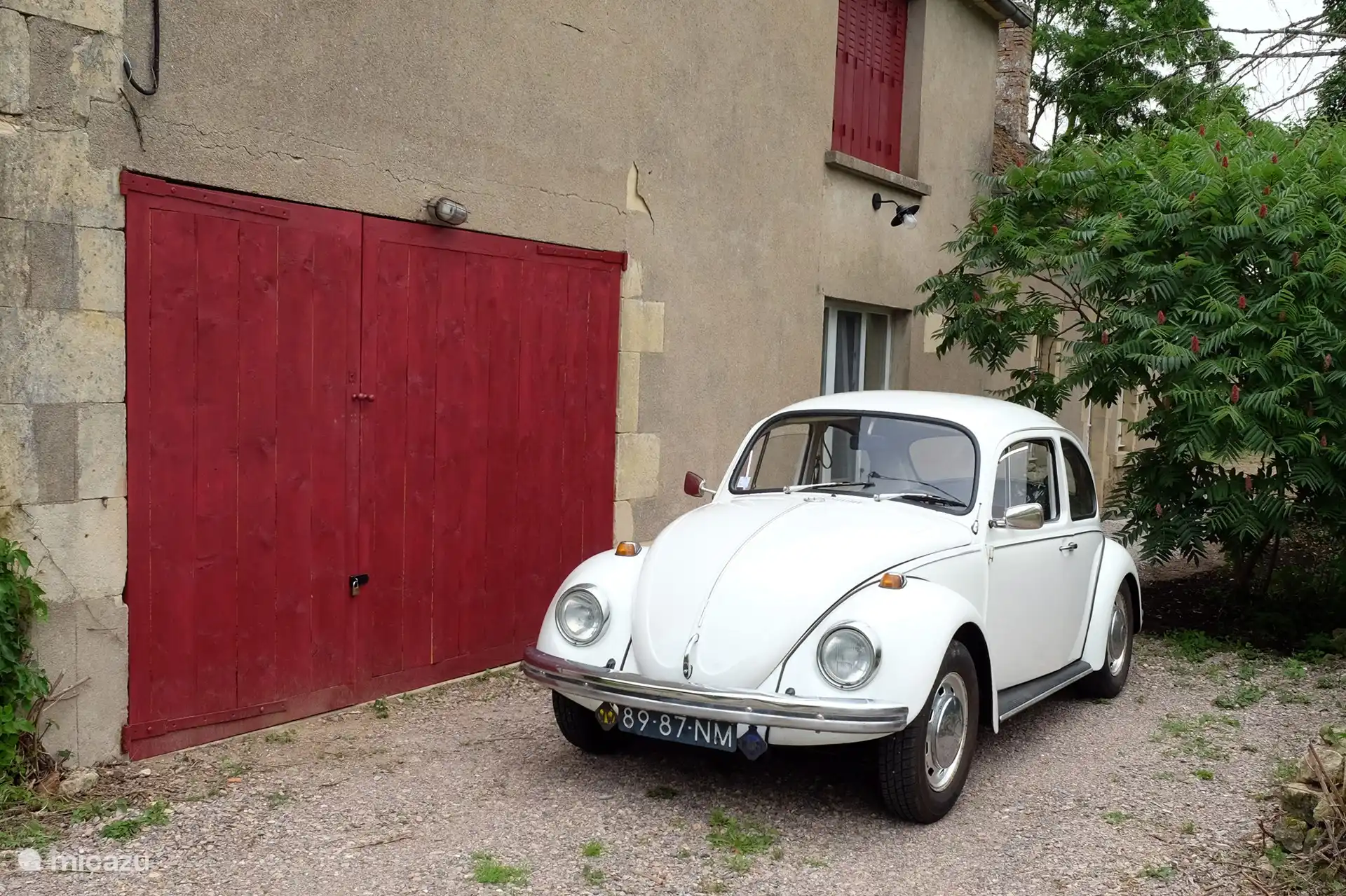 Privater Parkplatz auf dem Gelände der Gîte