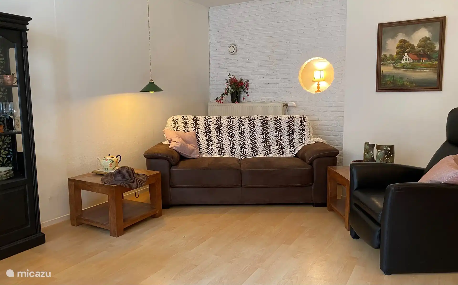 A sofa cannot be missing in the sitting area. Not even at Eindeloos Exloo.