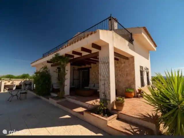Villa Candelaria en España, Murcia, Murcia - villa La casa vista desde el jardín lateral