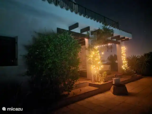 Villa Candelaria en España, Murcia, Murcia - villa Terraza de la piscina por la noche con iluminación ambiental