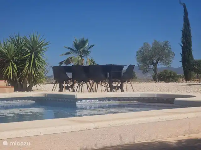 Villa Candelaria en España, Murcia, Murcia - villa La mesa de comedor al aire libre. Donde puedes sentarte con 8 personas