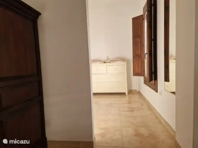 Villa Candelaria en España, Murcia, Murcia - villa Vista al pasillo del baño y el traje.