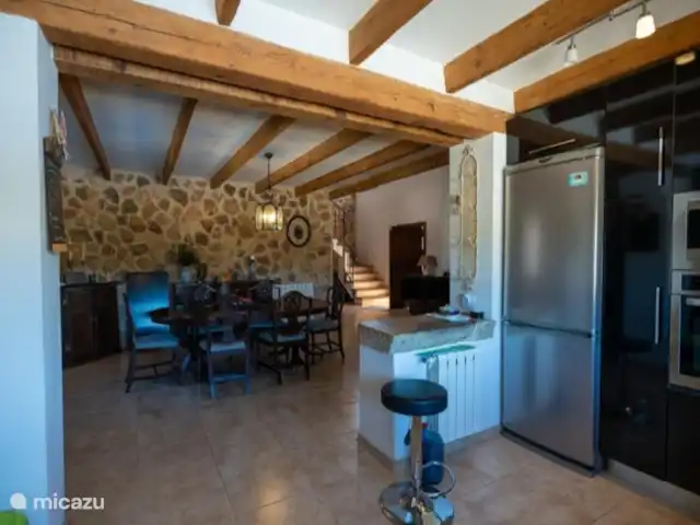 Villa Candelaria en España, Murcia, Murcia - villa El comedor visto desde la cocina. Desde entonces, las sillas han sido reemplazadas por sillas de comedor de terciopelo. Nuevas fotos del interior seguirán a finales de este año.