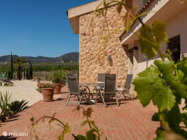 Villa Candelaria en España, Murcia, Murcia - villa En esta terraza lateral se puede disfrutar del sol por la mañana
