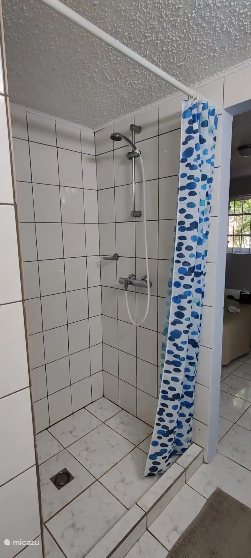 Dormitorio contiguo a la ducha