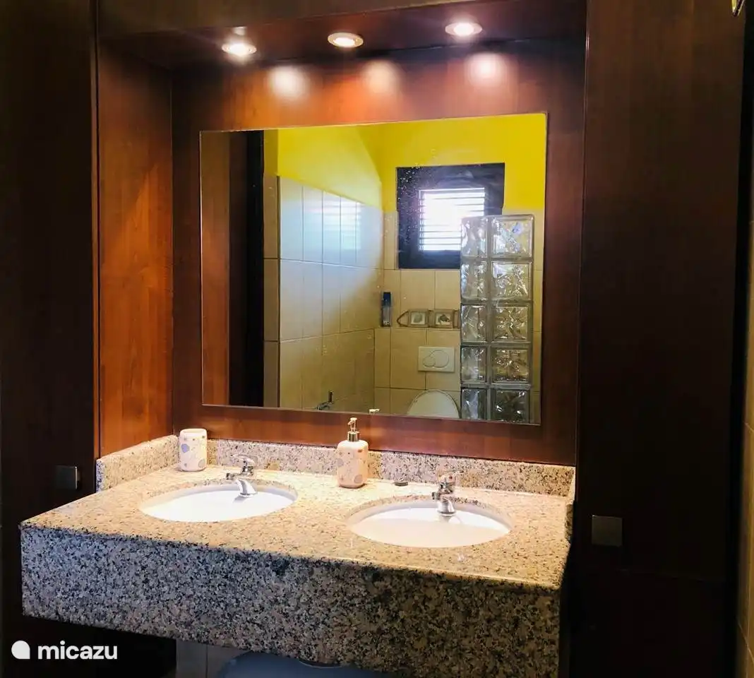 Ensuite Badezimmer im Hauptschlafzimmer