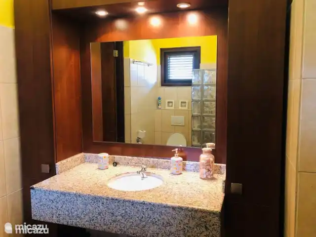 villa huren in Curaçao, Curacao-Midden, Sint Michiel – Blue Bay Village: Villa Bon Bista Tweede badkamer